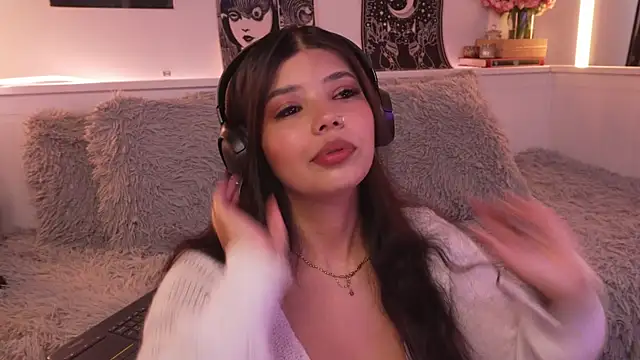 sophieee art online show from February 8, 2026, 5:49 pm