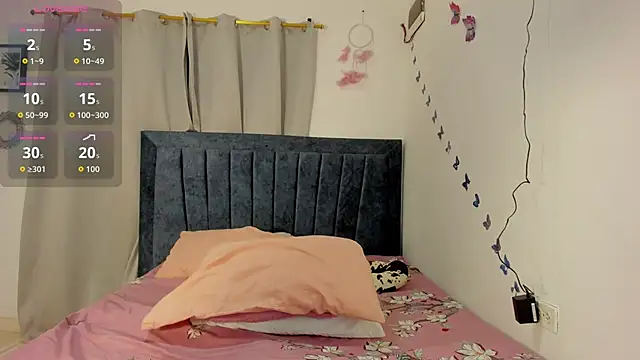 Snapshot of emmie_bunny chatting on September 17, 2025, 10:33 pm emmie bunny online show from September 17, 2025, 10:33 pm