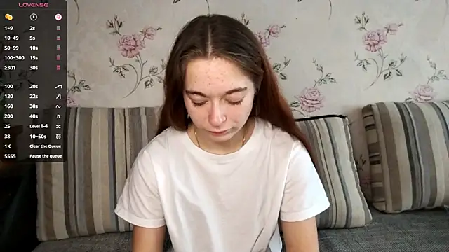 KissKarina online show from October 8, 2025, 5:27 am