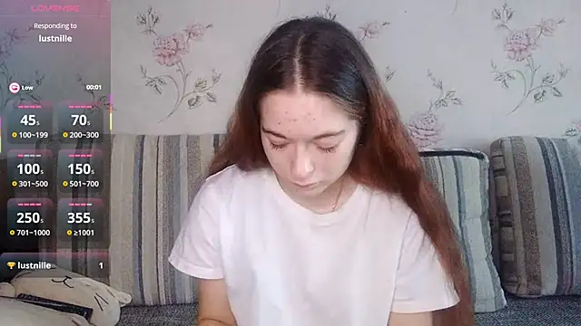 KissKarina online show from October 31, 2025, 12:28 pm