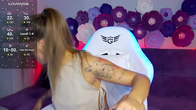 LindaBrilliant online show from September 15, 2025, 3:06 am