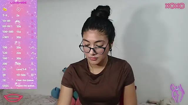 Allison 19   online show from October 8, 2025, 8:01 am