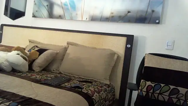 Snapshot of Mirianzapata_1 chatting on May 16, 2026, 3:03 am Mirianzapata 1 online show from May 16, 2026, 3:03 am