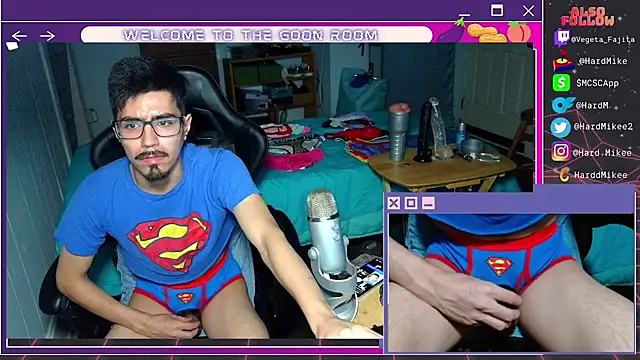 Snapshot of HarddMikee chatting on July 25, 2026, 4:43 am HarddMikee online show from July 25, 2026, 4:43 am