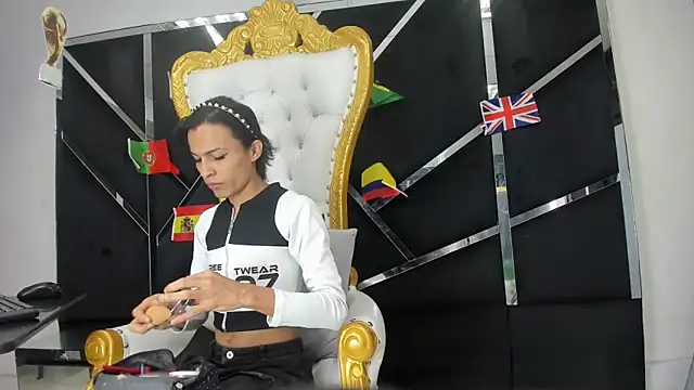 Aisha hotts777 online show from June 17, 2026, 7:59 pm