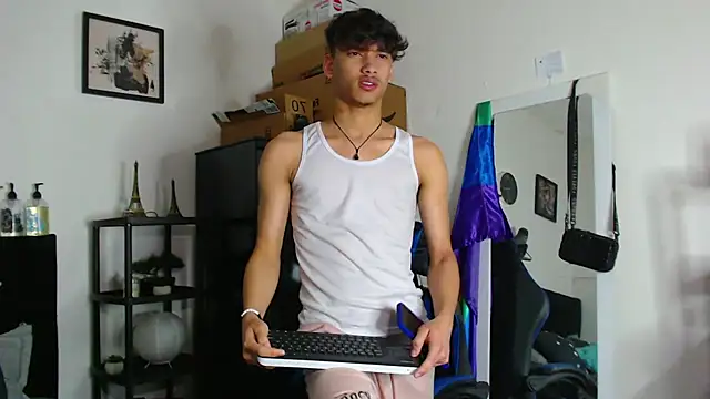 Gael Jones online show from September 25, 2025, 2:26 am