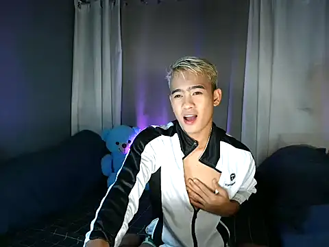 Snapshot of xx_topless chatting on November 12, 2025, 7:35 pm xx topless online show from November 12, 2025, 7:35 pm