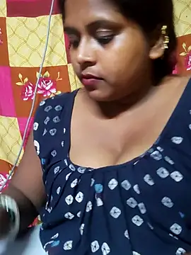 Hot-Show2 online show from April 17, 2026, 3:48 pm