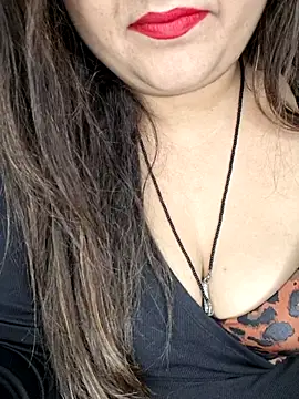 indian-hotmilfs online show from December 18, 2025, 11:11 pm