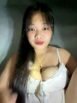 Lyrasss online show from September 15, 2025, 4:07 pm