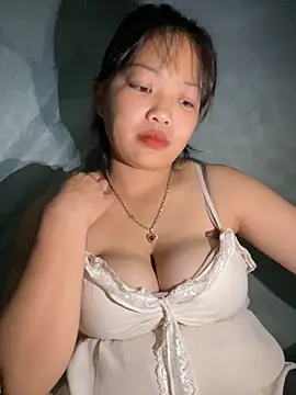 Lyrasss online show from October 4, 2025, 3:10 pm