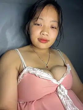 Lyrasss online show from October 17, 2025, 3:36 pm