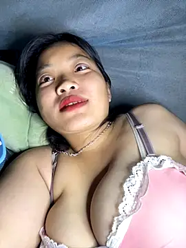 Lyrasss online show from October 24, 2025, 4:53 am