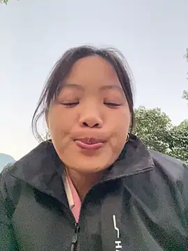 Lyrasss online show from November 15, 2025, 10:34 am