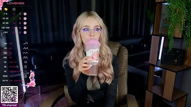 exxxcore  online show from November 6, 2025, 6:53 pm