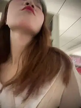 littleqiu online show from September 12, 2025, 7:19 am