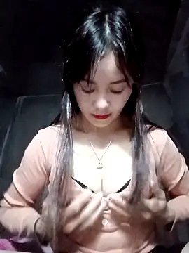 Snapshot of TinTim02 chatting on November 17, 2025, 2:01 pm TinTim02 online show from November 17, 2025, 2:01 pm