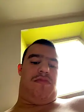 Snapshot of pussyhunter323557 chatting on October 10, 2025, 11:31 am pussyhunter323557 online show from October 10, 2025, 11:31 am