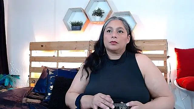 sheila reeves2772 online show from November 24, 2025, 4:18 pm