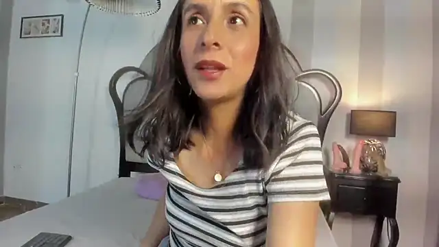 MiaAmore  online show from April 1, 2026, 7:22 pm