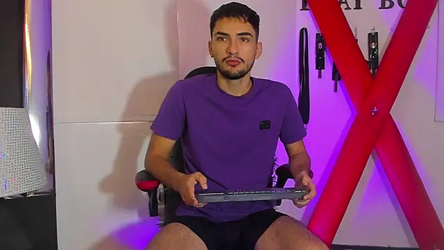 AlekRuizx online show from September 18, 2025, 2:08 pm