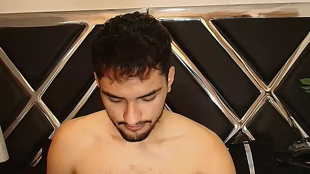 AlekRuizx online show from September 29, 2025, 3:00 am