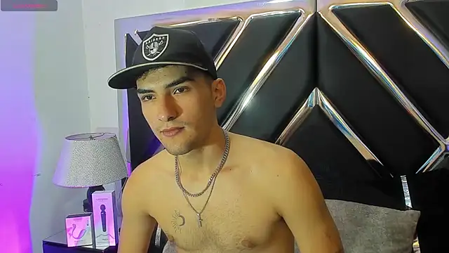 AlekRuizx online show from October 15, 2025, 1:39 am