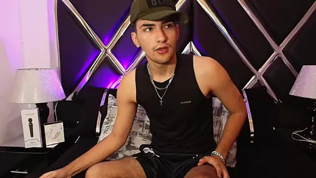 AlekRuizx online show from October 18, 2025, 11:11 am