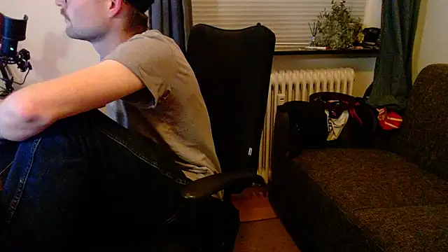 ChefDeLust online show from November 18, 2025, 6:01 pm