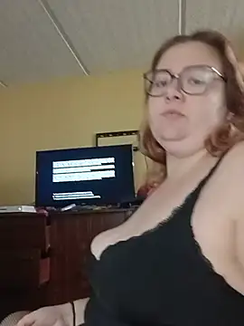 XEmoxkittyx online show from May 27, 2026, 6:27 pm