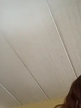 XEmoxkittyx online show from May 28, 2026, 4:04 pm