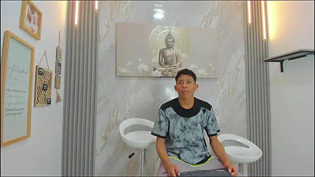 BEAUTY BOYS1 online show from January 7, 2026, 7:11 am