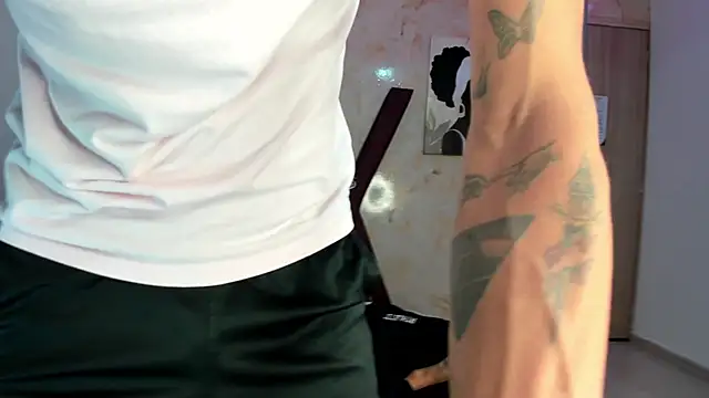 BEAUTY BOYS1 online show from April 17, 2026, 2:09 pm