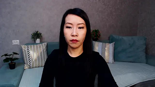 LiaPak online show from November 13, 2025, 1:04 am