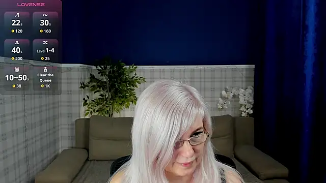 Snapshot of Hella_Fabel chatting on May 9, 2026, 1:11 am Hella Fabel online show from May 9, 2026, 1:11 am