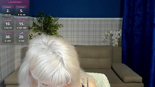 Snapshot of Hella_Fabel chatting on May 27, 2026, 1:13 am Hella Fabel online show from May 27, 2026, 1:13 am