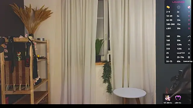 laracroftmansion online show from November 28, 2025, 6:21 pm