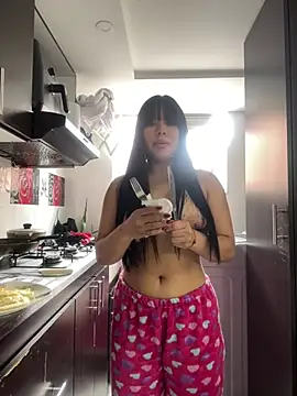 Snapshot of BrendaCrean chatting on February 24, 2025, 2:37 pm BrendaCrean online show from February 24, 2025, 2:37 pm