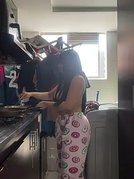 Snapshot of BrendaCrean chatting on March 7, 2025, 2:56 pm BrendaCrean online show from March 7, 2025, 2:56 pm