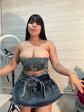 Snapshot of BrendaCrean chatting on March 18, 2025, 12:16 am BrendaCrean online show from March 18, 2025, 12:16 am