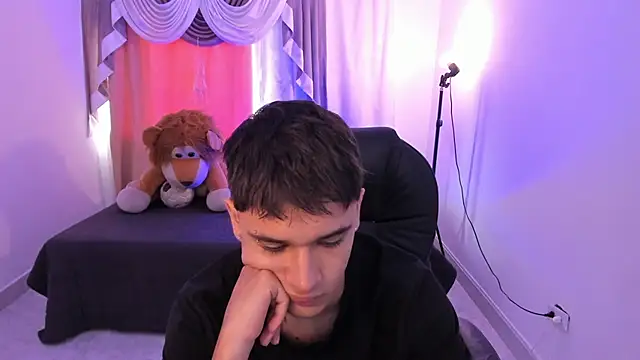 Aron Boyy online show from April 7, 2026, 7:25 pm