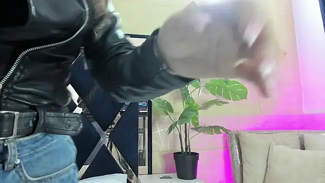 Valery Brand online show from April 2, 2026, 12:36 pm