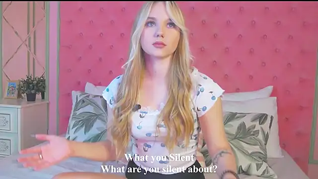 Snapshot of Sky_Cutie chatting on September 15, 2025, 5:18 am Sky Cutie online show from September 15, 2025, 5:18 am