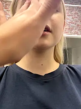 Snapshot of Sky_Cutie chatting on October 4, 2025, 5:05 am Sky Cutie online show from October 4, 2025, 5:05 am