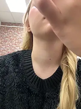 Snapshot of Sky_Cutie chatting on November 1, 2025, 5:09 am Sky Cutie online show from November 1, 2025, 5:09 am