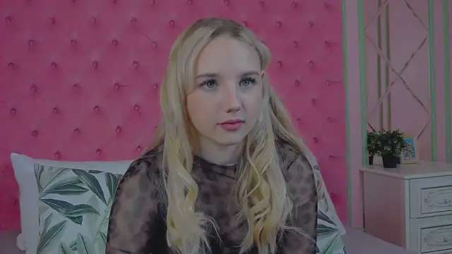 Snapshot of Sky_Cutie chatting on November 7, 2025, 4:45 am Sky Cutie online show from November 7, 2025, 4:45 am