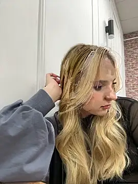 Snapshot of Sky_Cutie chatting on November 30, 2025, 4:16 am Sky Cutie online show from November 30, 2025, 4:16 am