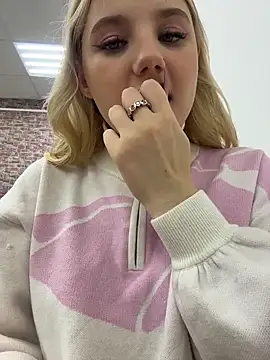 Snapshot of Sky_Cutie chatting on December 1, 2025, 4:50 am Sky Cutie online show from December 1, 2025, 4:50 am