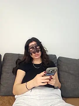 0gece0 online show from February 13, 2026, 2:35 pm