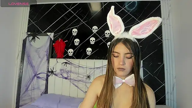 shirley hott online show from October 31, 2025, 1:01 pm